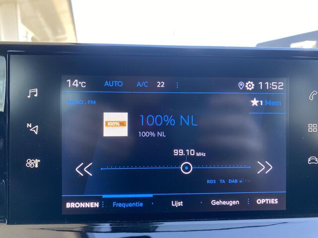 Peugeot 2008 1.2 PureTech Allure Pack | Trekhaak | Climate & Cruise Control | AppleCarplay/Android Auto | Achteruitrijd Camera | Stoelverwarming |