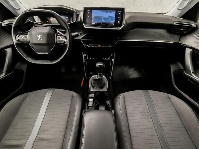 Peugeot 2008 1.2 PureTech Allure Sport (VIRTUAL COCKPIT, APPLE CARPLAY, GROOT NAVI, 360 CAMERA, LEDER, SPORTSTOELEN, GETINT GLAS, KEYLESS, NIEUWE APK, NIEUWSTAAT)