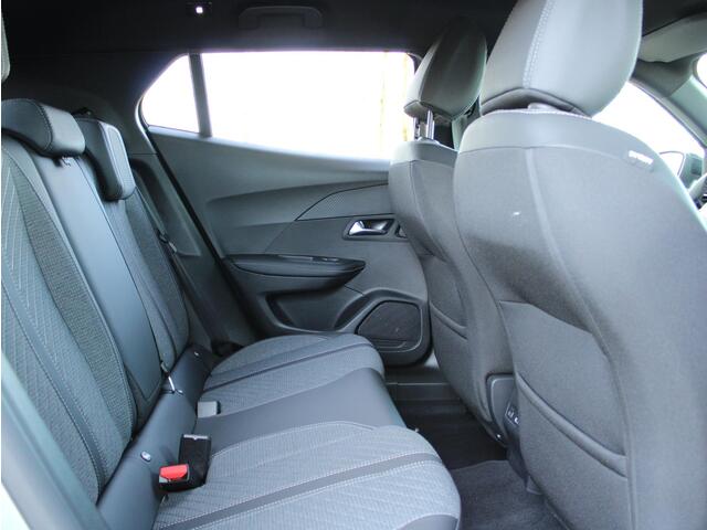 Peugeot 2008 1.2 Hybrid 136 Allure Automaat | Navi / Camera / Climate