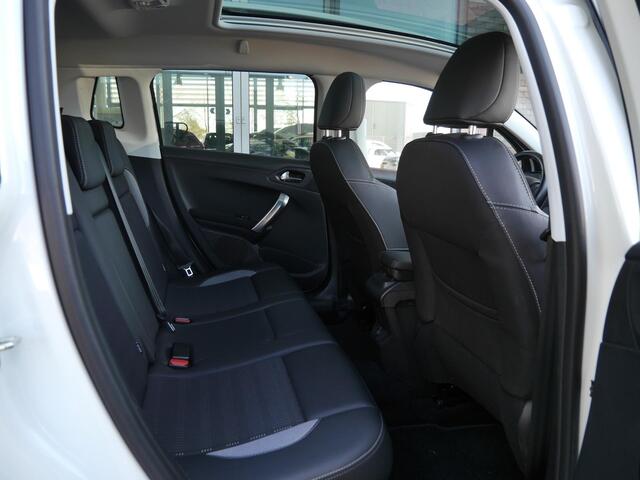 Peugeot 2008 1.2 PureTech Allure | Panorama dak | Dab Radio | Achteruitrijcamera | Lichtmetalen velgen | Parkeersensoren | Cruise control | Climate control