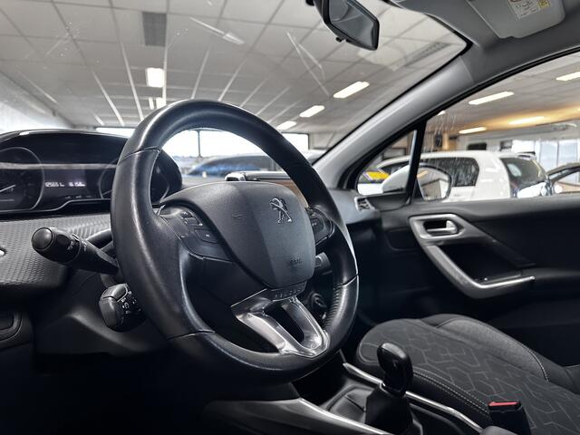 Peugeot 2008 1.2 PureTech Active/ Apple + Android/ DAB+/ Navi/ Airco/ Cruise/ Elek. pakket/ Isofix/ Bluetooth/ Multi. Stuur/ LED Dagrijverl./ Dakrails.