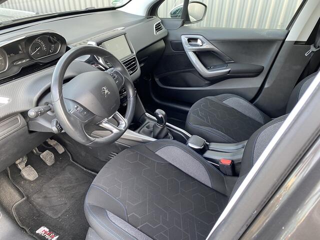 Peugeot 2008 1.2 PureTech Blue Lion Clima, CC, Carplay, Navi, PDC & Cam. LM, - Inruil Mogelijk -