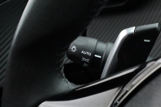 Peugeot 2008 1.2 PureTech 130 GT | Navi | Camera | Apple CarPlay | Afn. Trekhaak | All Seasons | Clima