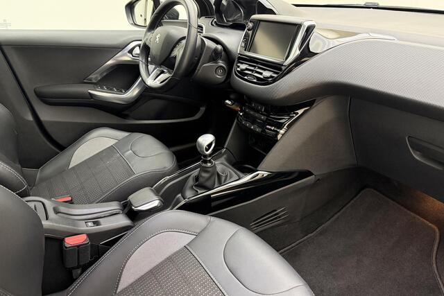 Peugeot 2008 1.2 PureTech 130pk Blue Lease Allure | Panorama Dak | DAB+ | Navigatie | Climate Control | Cruise Control | Achteruitrijcamera |LichtMetalen Velgen met All Seasonbanden