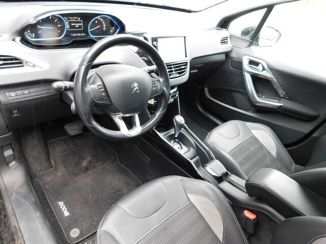 Peugeot 2008 1.2 110PK ALLURE!! All-in Prijs! Trekhaak! Pano!