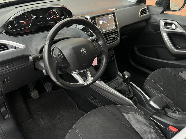 Peugeot 2008 PureTech Blue Lion | Trekhaak | Panoramadak | Carplay/Android Auto |