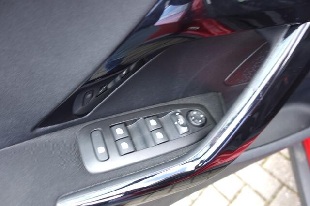 Peugeot 2008 1.2 PURET. SIGNATURE