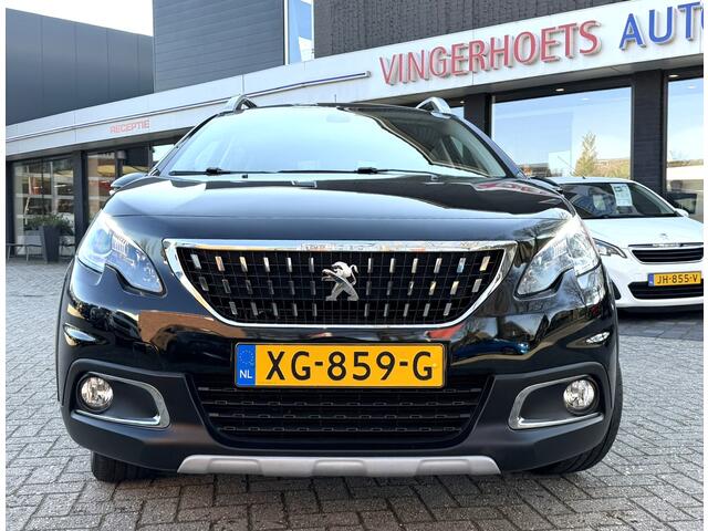 Peugeot 2008 Benzine 130 Pk * Allure * Navigatie * 1/2 Lederen Interieur * Climate & Cruise Control * L.M. Velgen * DAB Radio * Achteruitrij Camera & Parkeersensoren * Vingerhoets; Vierde Generatie Eersteklas Service. Al meer dan 100 jaar een begrip in de Brabantse Ke