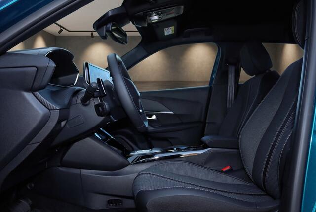 Peugeot 2008 Hybrid 145 Allure 180 Camera l Navi l Keyless l Carplay l Blinds