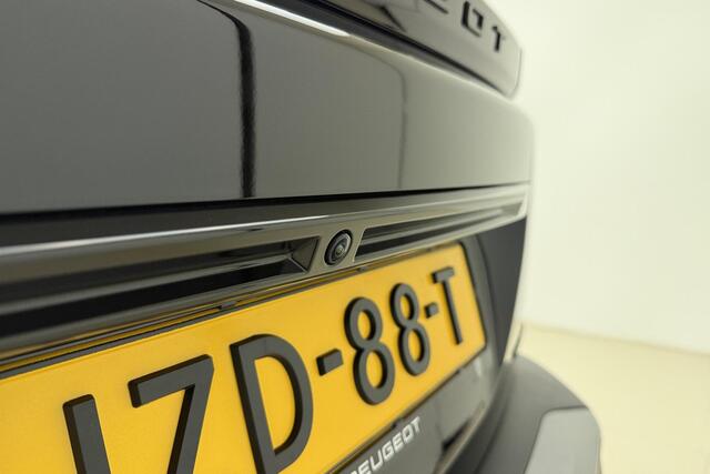 Peugeot 2008 1.2 Hybrid 145 Allure | Climate & Cruise Control | Parkeersensoren voor + achter | AppleCarplay/Android Auto |
