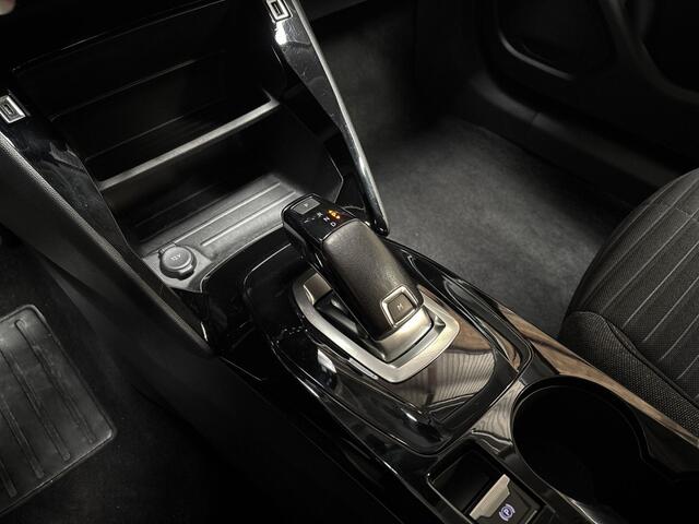 Peugeot 2008 1.2 PureTech Sport 131Pk Automaat (APPLE CARPLAY, GROOT NAVI, LM VELGEN, PARKEERSENSOREN, SPORTSTOELEN, LANE ASSIST, CRUISE, NIEUWSTAAT)