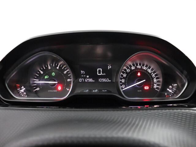 Peugeot 2008 1.2 PureTech Blue Lion Automaat / APPLE & ANDROID CARPLAY / GLAZEN DAK / CRUISE CONTROL / NAVIGATIE /