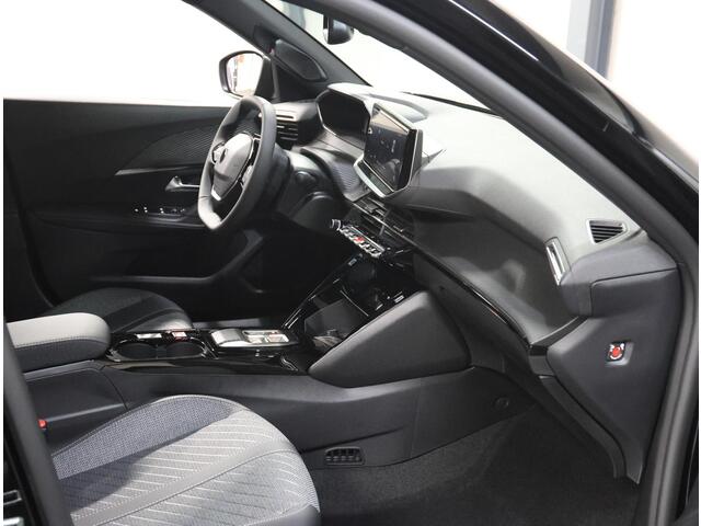 Peugeot 2008 1.2 Hybrid 145 GT | VOORRAAD KORTING ¤7001,- | Navigation Pack | Vision Pack | Drive Assist Plus Pack | Voyageur Pack