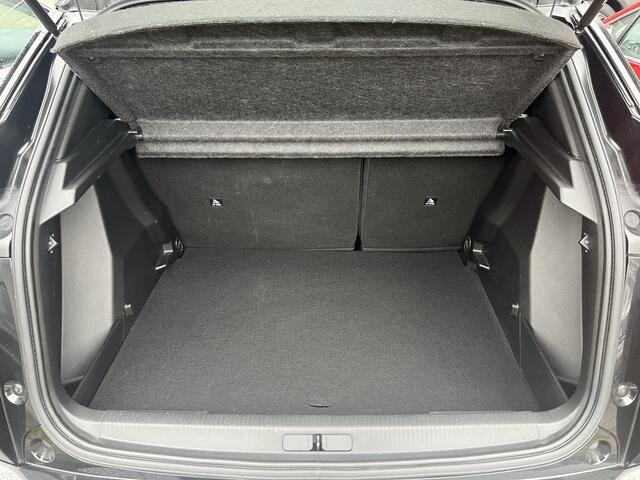 Peugeot 2008 1.2 PureTech Blue Lease Allure / Cruise control / Stoelverwarming / Apple carplay & Android auto / Achteruitrij camera / Navigatie