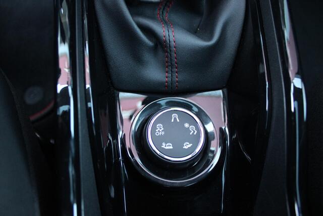 Peugeot 2008 1.2 130PK GT-LINE | PANORAMA DAK | GRIPP CONTROL | CRUISE CONTROL | DAB+ RADIO | APPLE CARPLAY/ANDROID AUTO | NAVIGATIE | ACHTERUITRIJ CAMERA | 17" LICHTMETALEN VELGEN "BLACK" | CLIMATE CONTROL | PARKEERSENSOREN VOOR + ACHTER | GETINTE ACHTERRUITEN | ZWAR