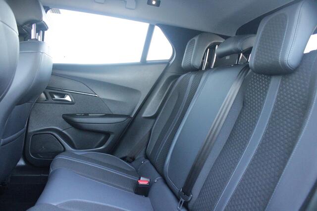 Peugeot 2008 1.2 100PK ALLURE PACK | ACHTERUITRIJ CAMERA | NAVIGATIE | APPLE CARPLAY/ANDROID AUTO | CRUISE CONTROL | DAB+ RADIO | KEYLESS START | CLIMATE CONTROL | ZWART DAK | 3-D COCKPIT | LED KOPLAMPEN |