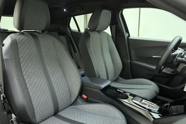 Peugeot 2008 1.2 Hybrid 145 Allure | Climate & Cruise Control | Parkeersensoren voor + achter | AppleCarplay/Android Auto |