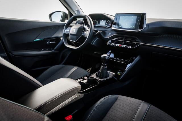 Peugeot 2008 1.2 131 PK PureTech Allure | 1 e Eign | 3D-I-Cockpit | Hoge zit / Instap | Ned Auto | Clima | Peugeot Connect 3D Navigatie | Clima | Pdc | Cruise | Keyless entry | Apple Carplay/Android Auto |