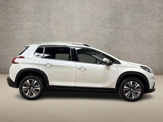 Peugeot 2008 1.2 PureTech Allure Automaat (APPLE CARPLAY, LOGISCH NAP, NAVIGATIE, CLIMATE, CAMERA, LEDER, SPORTSTOELEN, GETINT GLAS, LM VELGEN, PARKEERSENSOREN, NIEUWE APK, NIEUWSTAAT)