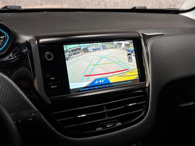 Peugeot 2008 1.2 PureTech Allure Automaat (APPLE CARPLAY, LOGISCH NAP, NAVIGATIE, CLIMATE, CAMERA, LEDER, SPORTSTOELEN, GETINT GLAS, LM VELGEN, PARKEERSENSOREN, NIEUWE APK, NIEUWSTAAT)