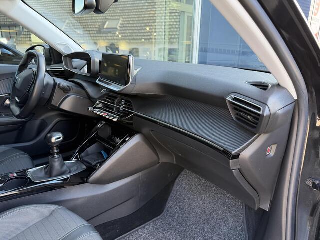 Peugeot 2008 1.2 Turbo 100 PK Allure Pack | Trekhaak 1200KG | Hoge Zitpositie | Navigatie | Climate Control | Keyless Start | Digitaal Dashboard | Camera | Parkeersensoren V+A | LED Verlichting | 17" Lichtmetalen Velgen |