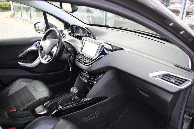 Peugeot 2008 1.2 PureTech 110pk Allure Automaat Airco Navi Trekhaak 63.468km