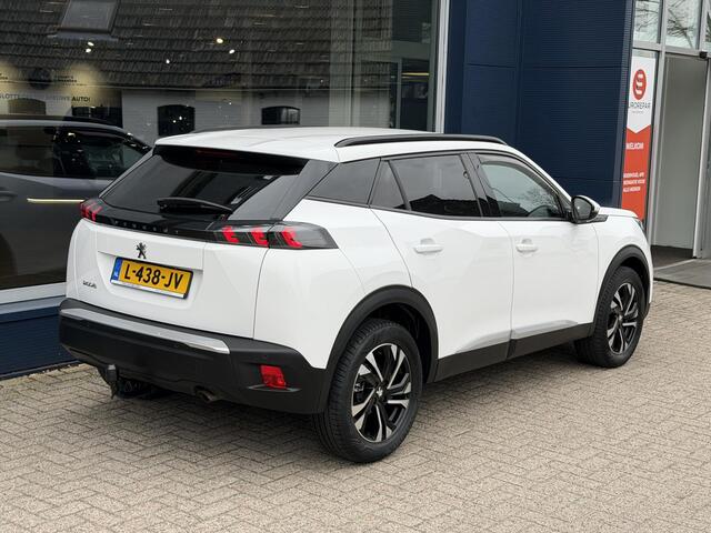 Peugeot 2008 1.2 Turbo 100 PK Allure Pack | Trekhaak 1200KG | Hoge Zitpositie | Navigatie | Climate Control | Keyless Start | Digitaal Dashboard | Camera | Parkeersensoren V+A | LED Verlichting | 17" Lichtmetalen Velgen |