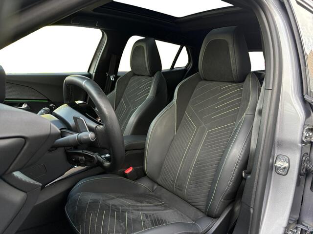 Peugeot 2008 GT Pack 1.2 Turbo 130pk EAT8 | ALCANTARA INTERIEUR | SCHUIF/KANTELDAK | 18" LM 'EVISSA' | NAVI | 360° CAMERA | DODEHOEKBEW. | KEYLESS ENTRY | TWO-TONE! | CLIMA | DAB+ | APPLE CARPLAY / ANDROID AUTO