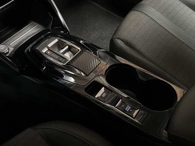 Peugeot 2008 1.2 PureTech Allure Sport 131Pk Automaat (VIRTUAL COCKPIT, APPLE CARPLAY, GROOT NAVI, 360 CAMERA, LEDER, SPORTSTOELEN, GETINT GLAS, LANE ASSIST, NIEUWSTAAT)