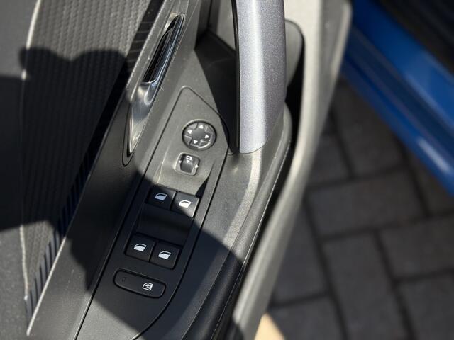 Peugeot 2008 1.2 PureTech 130pk Allure Automaat!!! | Stoelverwarming | Camera | Trekhaak | LM Velgen | Nw DB Riem | Privacy Glas | RIJKLAARPRIJS INCL 12 MAANDEN GARANTIE EN BEURT