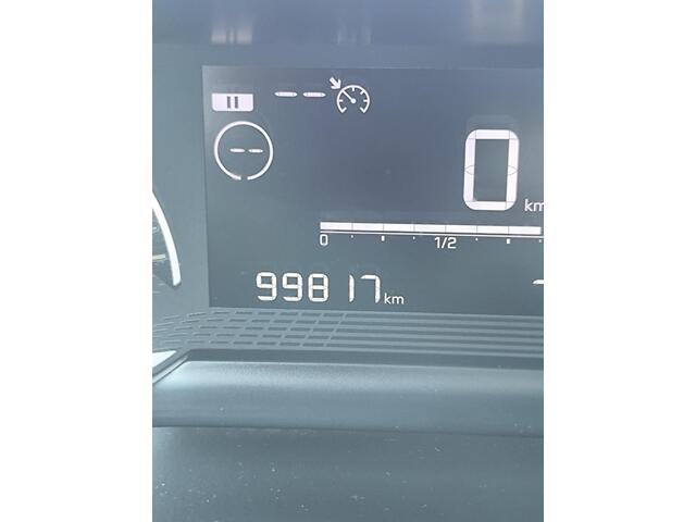 Peugeot 2008 1.2 PureTech Blue Lease Active 130PK incl motor update tegen olie verbruik, carplay, climate en cruise control, camera.