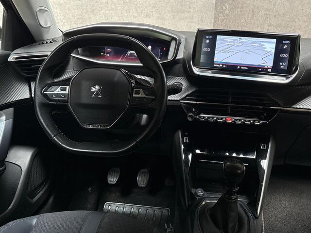 Peugeot 2008 1.2 PureTech Allure Sport (VIRTUAL COCKPIT, APPLE CARPLAY, GROOT NAVI, 360 CAMERA, KEYLESS, LEDER, SPORTSTOELEN, GETINT GLAS, TREKHAAK, NIEUWSTAAT)
