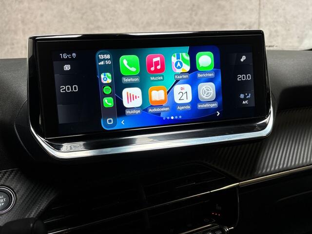 Peugeot 2008 1.2 PureTech Allure Sport (VIRTUAL COCKPIT, APPLE CARPLAY, GROOT NAVI, 360 CAMERA, KEYLESS, LEDER, SPORTSTOELEN, GETINT GLAS, TREKHAAK, NIEUWSTAAT)