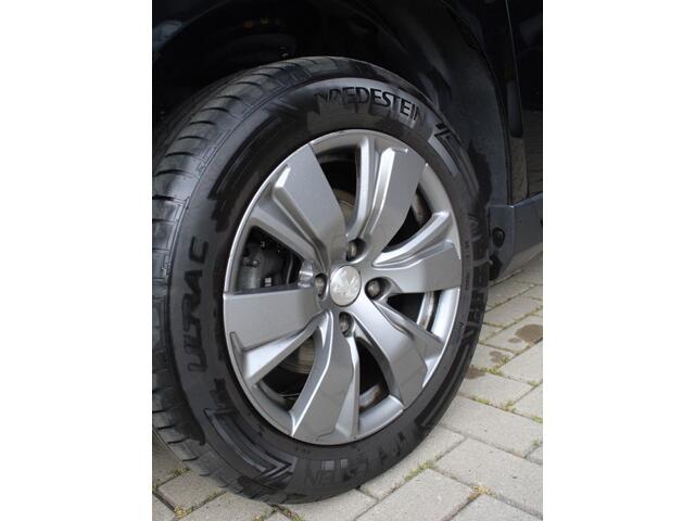 Peugeot 2008 1.2 PureTech Blue Lion Panoramadak, Airco, Cruise control en Navigatie