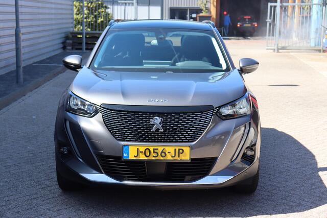 Peugeot 2008 1.2 PureTech Blue Lease Allure O.a: PDC, Camera, Leder, Pano, Trekhaak, Stoelverw, Etc. All-in prijs!