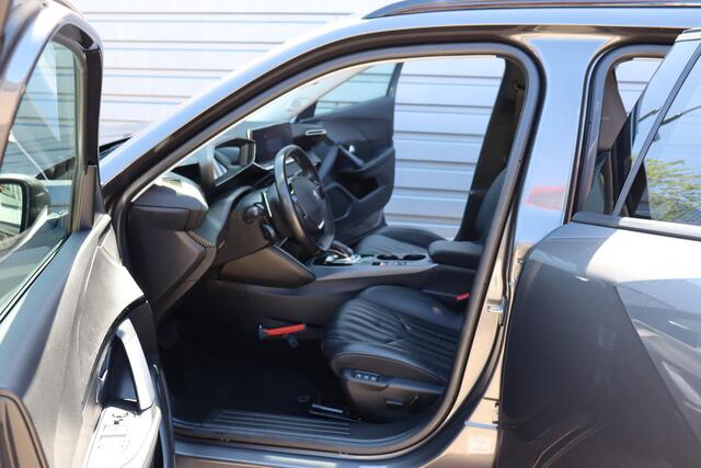 Peugeot 2008 1.2 PureTech Blue Lease Allure O.a: PDC, Camera, Leder, Pano, Trekhaak, Stoelverw, Etc. All-in prijs!