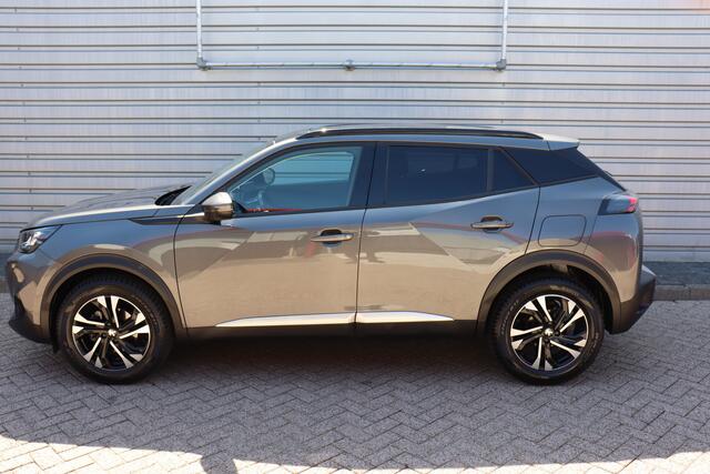 Peugeot 2008 1.2 PureTech Blue Lease Allure O.a: PDC, Camera, Leder, Pano, Trekhaak, Stoelverw, Etc. All-in prijs!