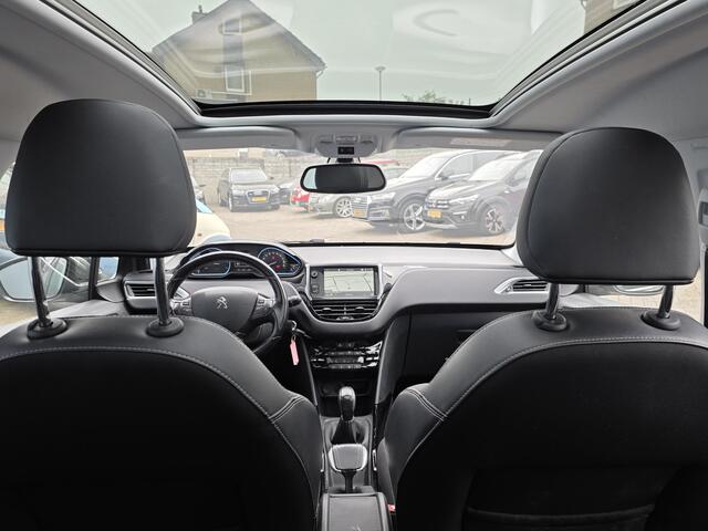 Peugeot 2008 1.2 PureTech Allure NAVI TEL LM PANORAMADAK LEER