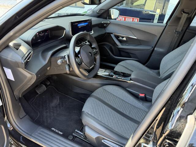 Peugeot 2008 1.2 Turbo 130 PK Allure Automaat EAT8 | Trekhaak 1200 KG | Nieuwste Model | Digitaal Instrumentarium | HD Camera | Full Screen Navigatie | LED Verlichting | Cruise Control | Climate Control | Lichtmetalen Velgen |