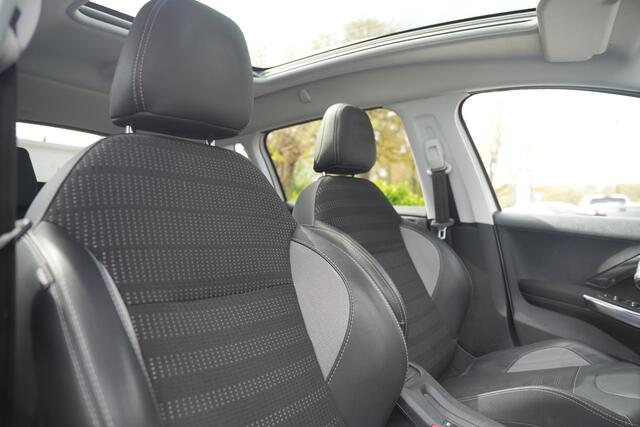 Peugeot 2008 1.2 PureTech Allure Pano Dakrail DAB Trekhaak Airco Stuurwielbed. Camera