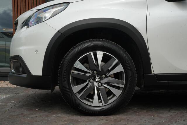 Peugeot 2008 1.2 PureTech Allure Pano Dakrail DAB Trekhaak Airco Stuurwielbed. Camera