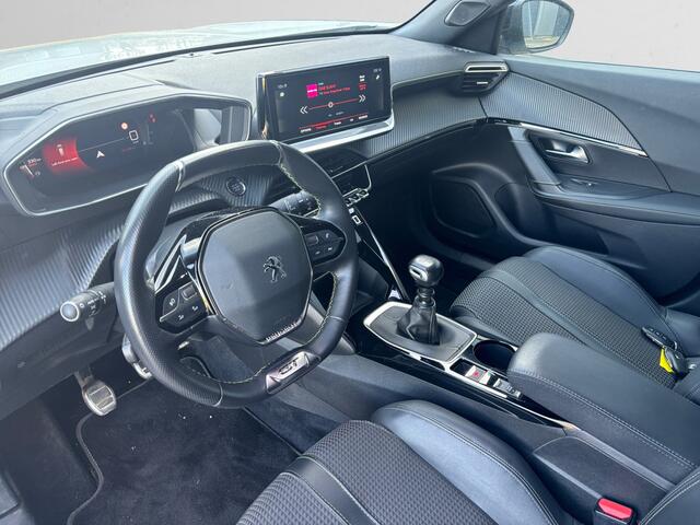 Peugeot 2008 1.2 PureTech GT Two Tone, 360 Camera, Trekhaak, Carplay, Android Auto, Navigatie