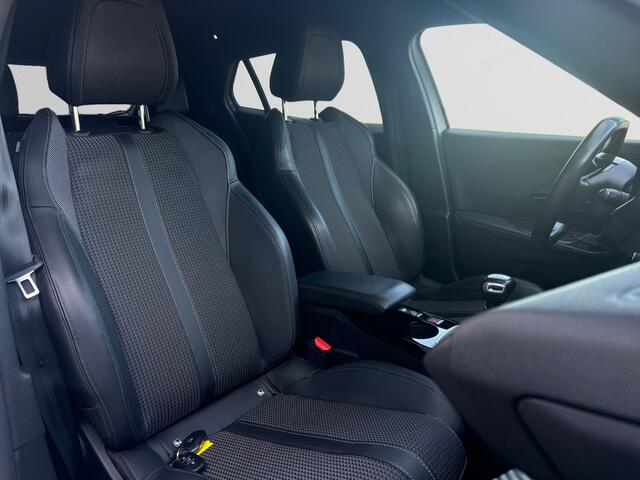 Peugeot 2008 1.2 PureTech GT Two Tone, 360 Camera, Trekhaak, Carplay, Android Auto, Navigatie