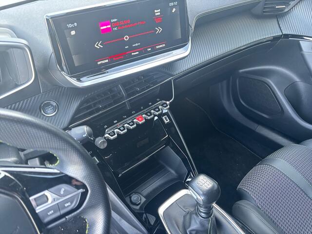 Peugeot 2008 1.2 PureTech GT Two Tone, 360 Camera, Trekhaak, Carplay, Android Auto, Navigatie