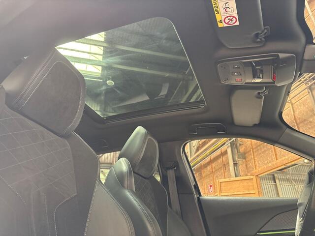 Peugeot 2008 1.2 PureTech GT Pack 156Pk Automaat (PANORAMADAK, VIRTUAL COCKPIT, APPLE CARPLAY, GROOT NAVI, 360 CAMERA, STOELVERWARMING, ADAPTIVE CRUISE, GETINT GLAS, KEYLESS, NIEUWE APK, NIEUWSTAAT)