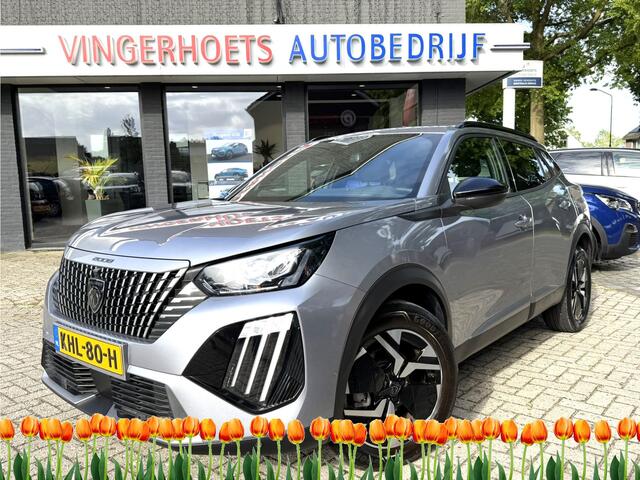 Peugeot 2008 100 Pk Benzine * Hele Luxe Allure * Navigatie * Voor- en Achter Parkeer Camera en Sensoren * L.M. Velgen * Dodehoekbewaking * Keyless Start & Entry * Draadloos Apple Carplay /* Android Auto * Vingerhoets; Vierde Generatie Eersteklas Service. Al meer dan 1