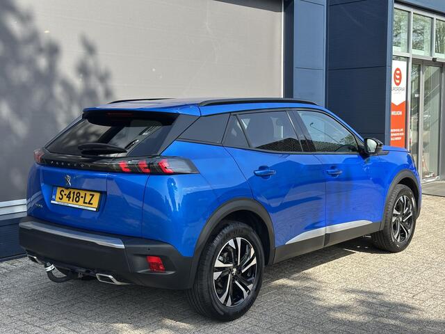 Peugeot 2008 1.2 Turbo 130 PK Allure Pack | Trekhaak 1200 KG | Navigatie | 3D Virtual Cockpit | Stoelverwarming | LED Verlichting | Half Lederen Bekleding | Keyless Start | Climate Control | Cruise Control | 17 Inch Lichtmetalen Velgen |