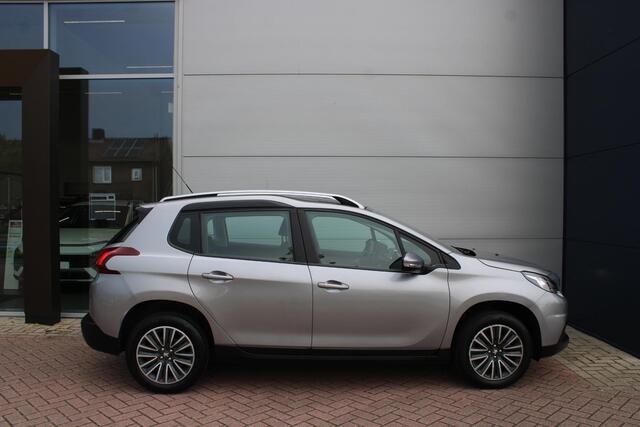 Peugeot 2008 1.2 PureTech 110pk Blue Lion Airco Navi Carplay Panoramadak Trekhaak Dealer onderhouden