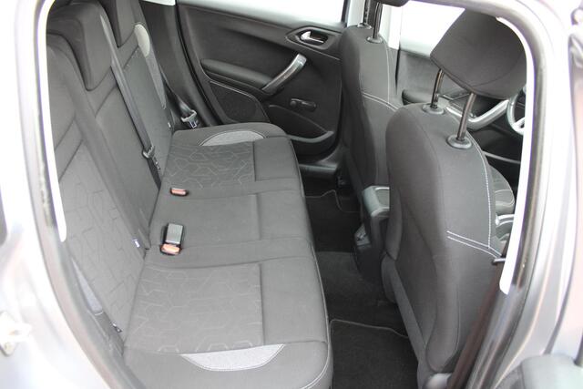 Peugeot 2008 1.2 PureTech 110pk Blue Lion Airco Navi Carplay Panoramadak Trekhaak Dealer onderhouden