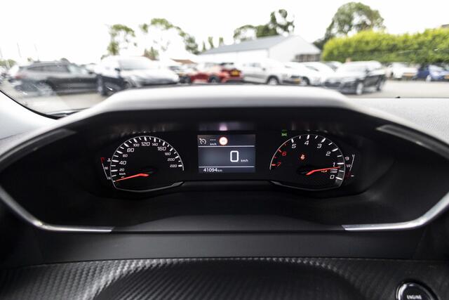 Peugeot 2008 1.2 PureTech 100 Allure | Trekhaak | LED | NL Auto